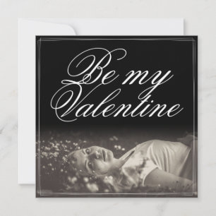 Sei mein Valentinstag - lügende junge Frau