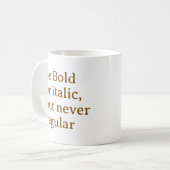 Sei mutig oder kursiv, aber niemals normal Cool St Kaffeetasse (Vorderseite Links)