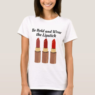 Sei mutig und trage den roten Lipstick. T-Shirt
