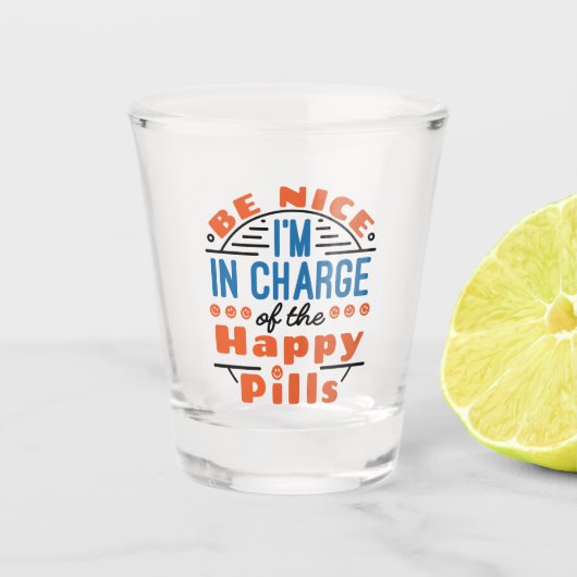 Sei nett, ich bin verantwortlich für die glücklich schnapsglas (Vorderseite)