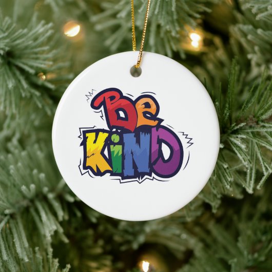 Sei nett | LGBTQ | Regenbogen | Monat Keramik Ornament (Baum)