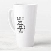 Sei nett mit minimalem Design Milchtasse (Linke Ecke)