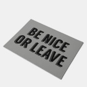 Sei nett oder Verlassen Fußmatte (Schrägansicht)