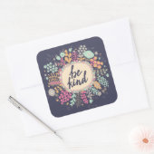 Sei nett quadratischer aufkleber (Umschlag)