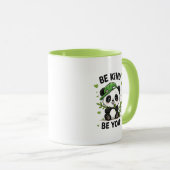 Sei nett, sei du selbst Panda-Tasse Tasse (VorderseiteRechts)
