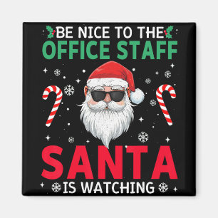 Sei nett zum Büropersonal Santa Claus beobachtet W Magnet