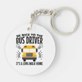 Sei nett zum Busfahrer Es ist eine Zuhause zu Fuß. Schlüsselanhänger (Rückseite)