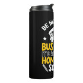 Sei nett zum Busfahrer Thermosbecher (Nach links gedreht)