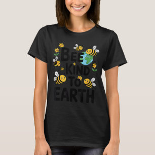 Sei nett zur Erde - süße Bienen Blumen Planet Kind T-Shirt