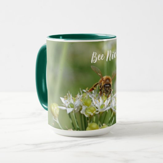 Sei nette Biene auf Blume Tasse Cup (Vorderseite Links)