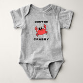Sei nicht Crabby | Funny Red Crab Baby Bodysuit Baby Strampler (Vorderseite)