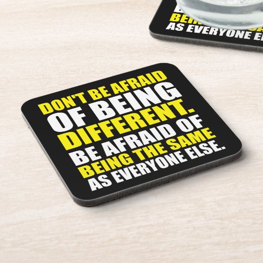 Sei nicht davor, anders zu sein - Motivierend Untersetzer (Linke Seite)