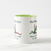 Sei nicht dumm zweifarbige tasse (Mittel)