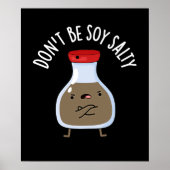 Sei nicht Soy Salty Funny Soy Sauce Pun Dark BG Poster (Vorne)