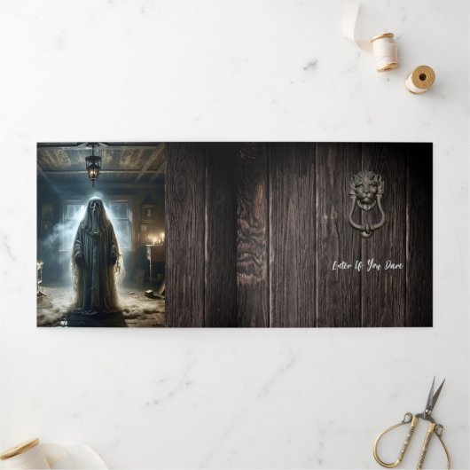 Sei nicht vor Halloween-Party. Dreifach Gefaltete Einladung (Außenbereich)