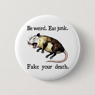 Sei seltsam zu essen Junk Fake Your Death - Possum Button