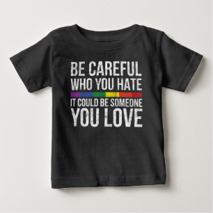 Sei vorsichtig, wen du hasst, es könnte jemand se baby t-shirt