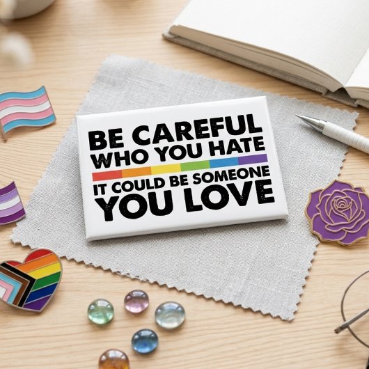 Sei vorsichtig, wen du hasst Inklusiver Regenbogen Button