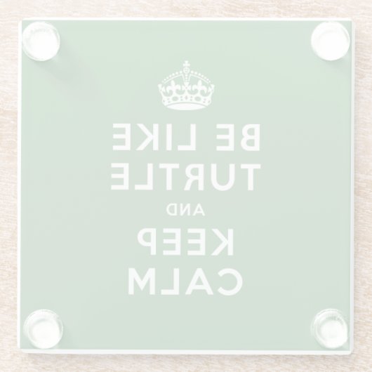 Sei wie TURTLE und BEHALT CALM green quote Glasuntersetzer (Rückseite)