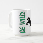 Sei wild – Starkes dekoratives Pferdedesign inspir Kaffeetasse (Vorderseite Links)