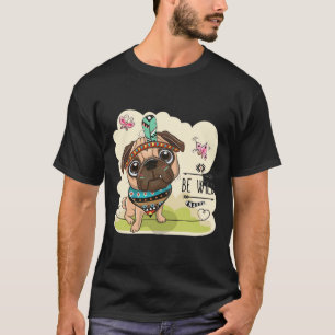 Sei wild süßer tribaler Mops-Hund mit Federn Klass T-Shirt