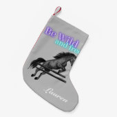 Sei wild und frei beim Springen Kleiner Weihnachtsstrumpf (Vorderansicht (hängend))