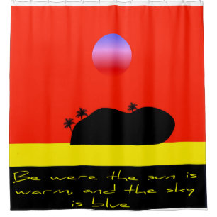 Sei wo die Sonne warm ist und der Himmel blau ist Duschvorhang