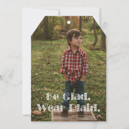 Seid froh. Karierte Urlaubskarte tragen Feiertagskarte