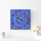 Seide auf blauer Rose Quadratische Wanduhr (Zuhause)