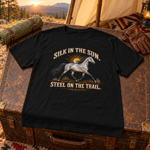 Seide in der Sonne, Stahl auf dem Trail Akhal-Teke T-Shirt