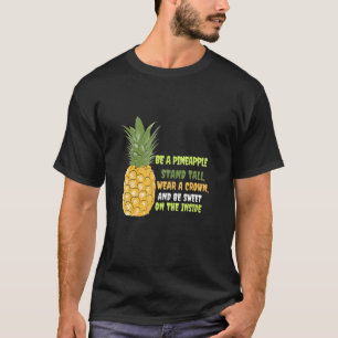Seien Sie Ananas Stand, tragen Sie eine Krone und  T-Shirt