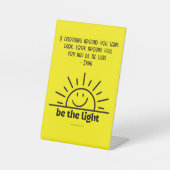 SEIEN SIE DAS LICHT-SMILEY-ZEICHEN SOCKELSCHILD (Vorderseite)