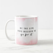 Seien Sie das Mädchen, das sich entschied, für es Kaffeetasse (Links)