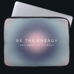 Seien Sie die Energie, die Sie Gewollt haben, um z Laptopschutzhülle<br><div class="desc">Seien Sie die Energie,  die Sie Gewollt haben,  um anzuziehen - inspirierendes,  motivierend Zitat - Typografie - farbenfrohe Gradienten/ Aura.</div>