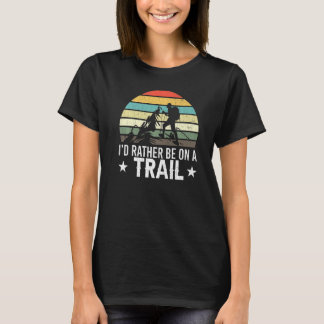Seien Sie eher auf Trailwanderung Grafik T-Shirt
