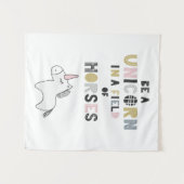 Seien Sie ein Einhorn auf einem Gebiet der Pferde Wandteppich (Vorderseite (Horizontal))