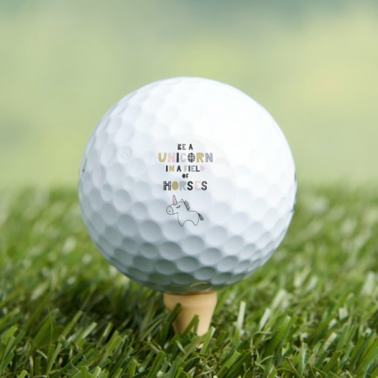 Seien Sie ein Einhorn auf einem Pferdefeld Golfball (Insitu T-Shirt)