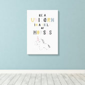 Seien Sie ein Einhorn auf einem Pferdefeld Leinwanddruck (Insitu (Holzboden))