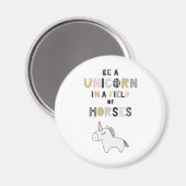 Seien Sie ein Einhorn auf einem Pferdefeld Magnet (Vorderseite/Rückseite)