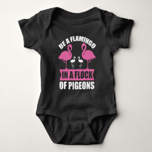 Seien Sie ein Flamingo in einer Flock von Tauben-1 Baby Strampler