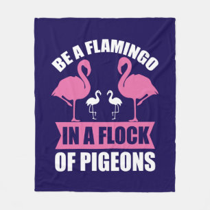 Seien Sie ein Flamingo in einer Flock von Tauben-1 Fleecedecke