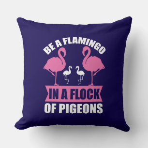 Seien Sie ein Flamingo in einer Flock von Tauben-1 Kissen