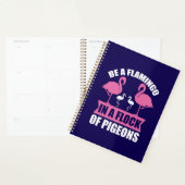Seien Sie ein Flamingo in einer Flock von Tauben-1 Planer (Anzeige)