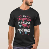 Seien Sie ein Flamingo in einer Flock von Tauben r T-Shirt (Vorderseite)