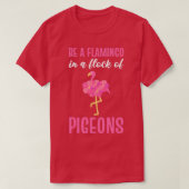 Seien Sie ein Flamingo in einer Flock von Tauben r T-Shirt (Design vorne)