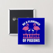 Seien Sie ein Flamingo in einer Schar von Tauben Button (Vorne & Hinten)