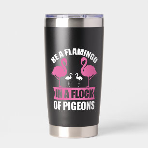 Seien Sie ein Flamingo in einer Schar von Tauben Thermobecher