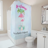 Seien Sie ein Flamingo in einer Taubenschlocke Duschvorhang (Beispiel)