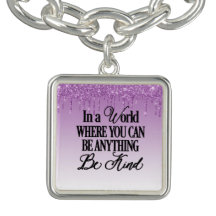 Seien Sie ein Lila Glitzer-Armband.