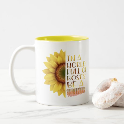 Seien Sie ein Sonnenblumenangebot Zweifarbige Tasse (Mit Donut)